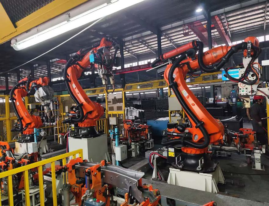 KUKA KR210-2700 Spot welding dresspack application site