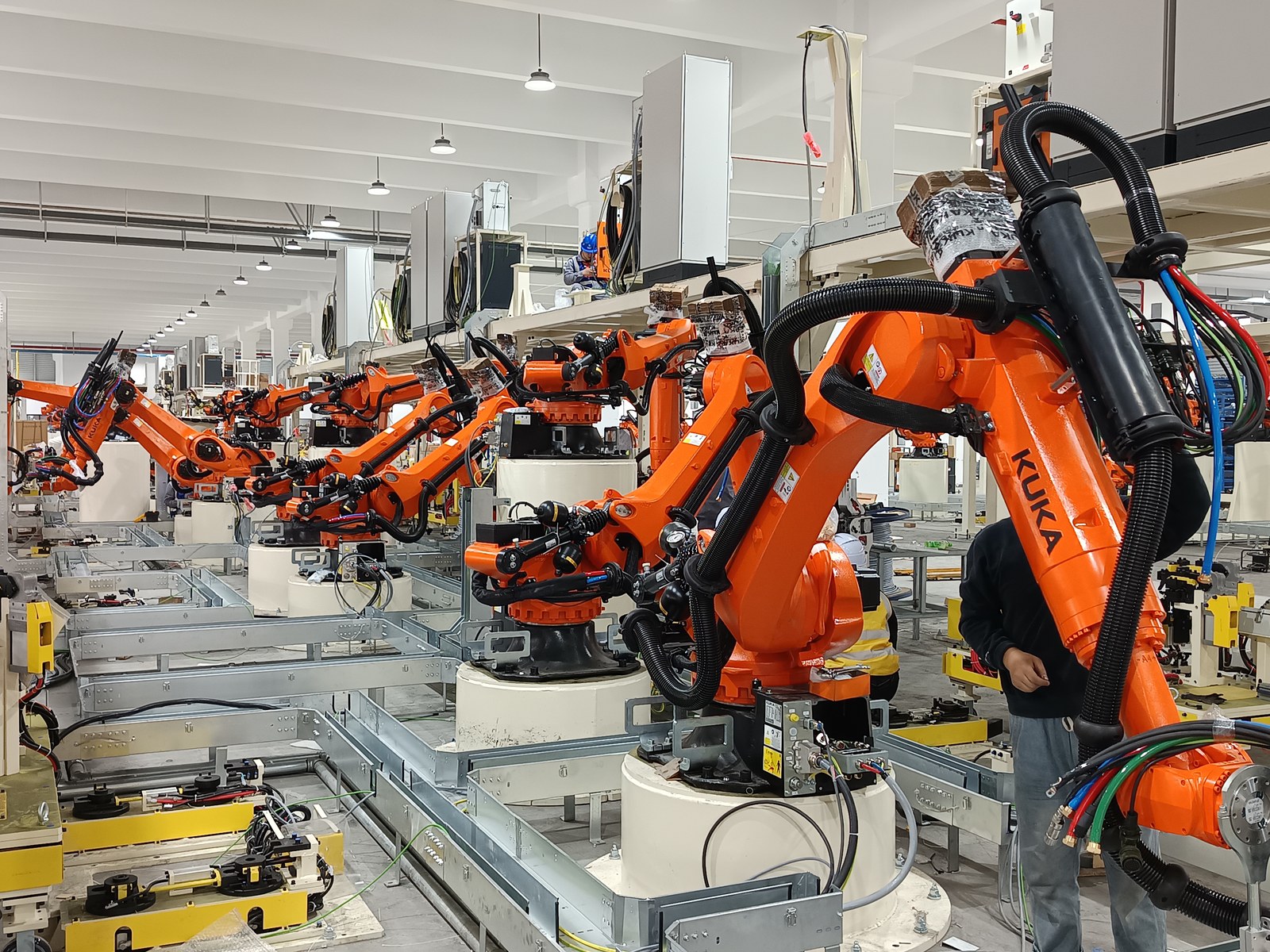 KUKA Steel spot welding (with spare tool changer) dresspack application site