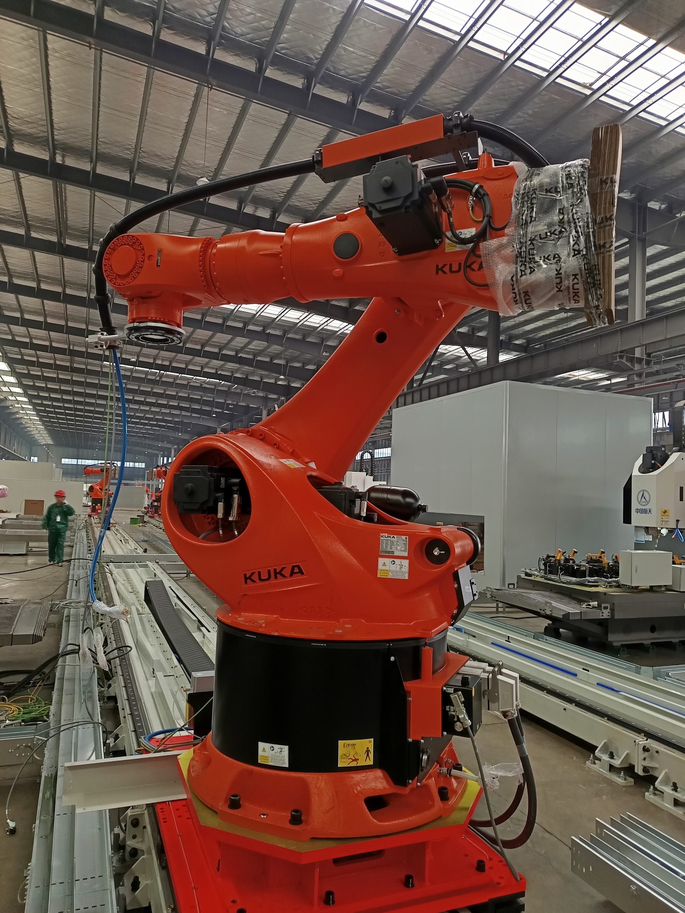 岳阳 · KUKA 搬运机器人管线包项目项目现场图