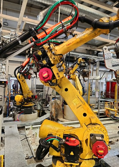 FANUC 工业机器人在工厂中的管线包安装应用