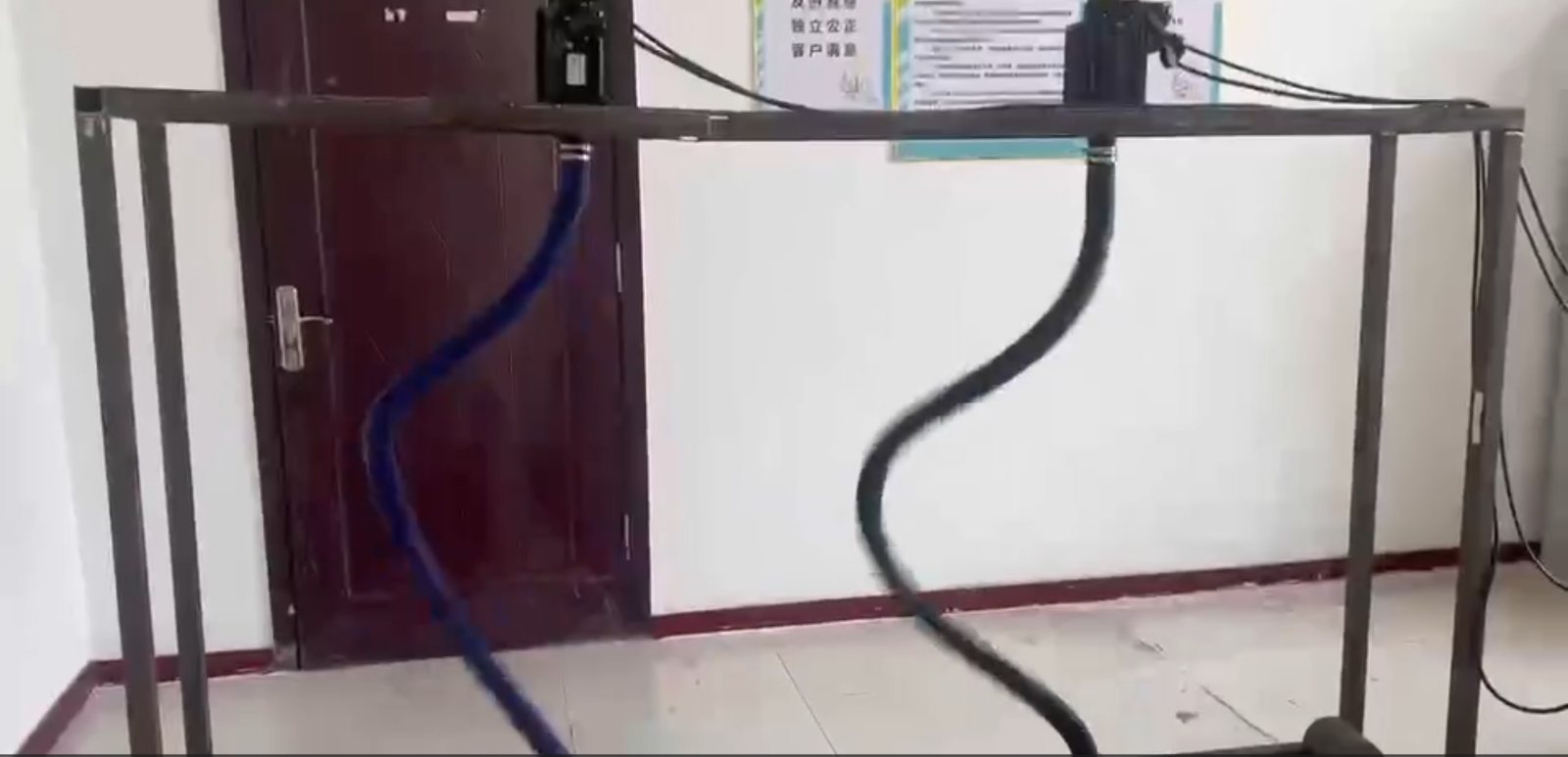 波纹管抗扭对比测试现场